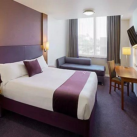 Premier Inn Wolverhampton City Centre Экстерьер фото