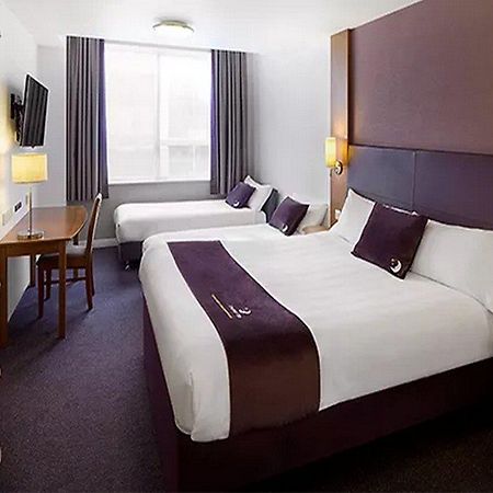 Premier Inn Wolverhampton City Centre Экстерьер фото