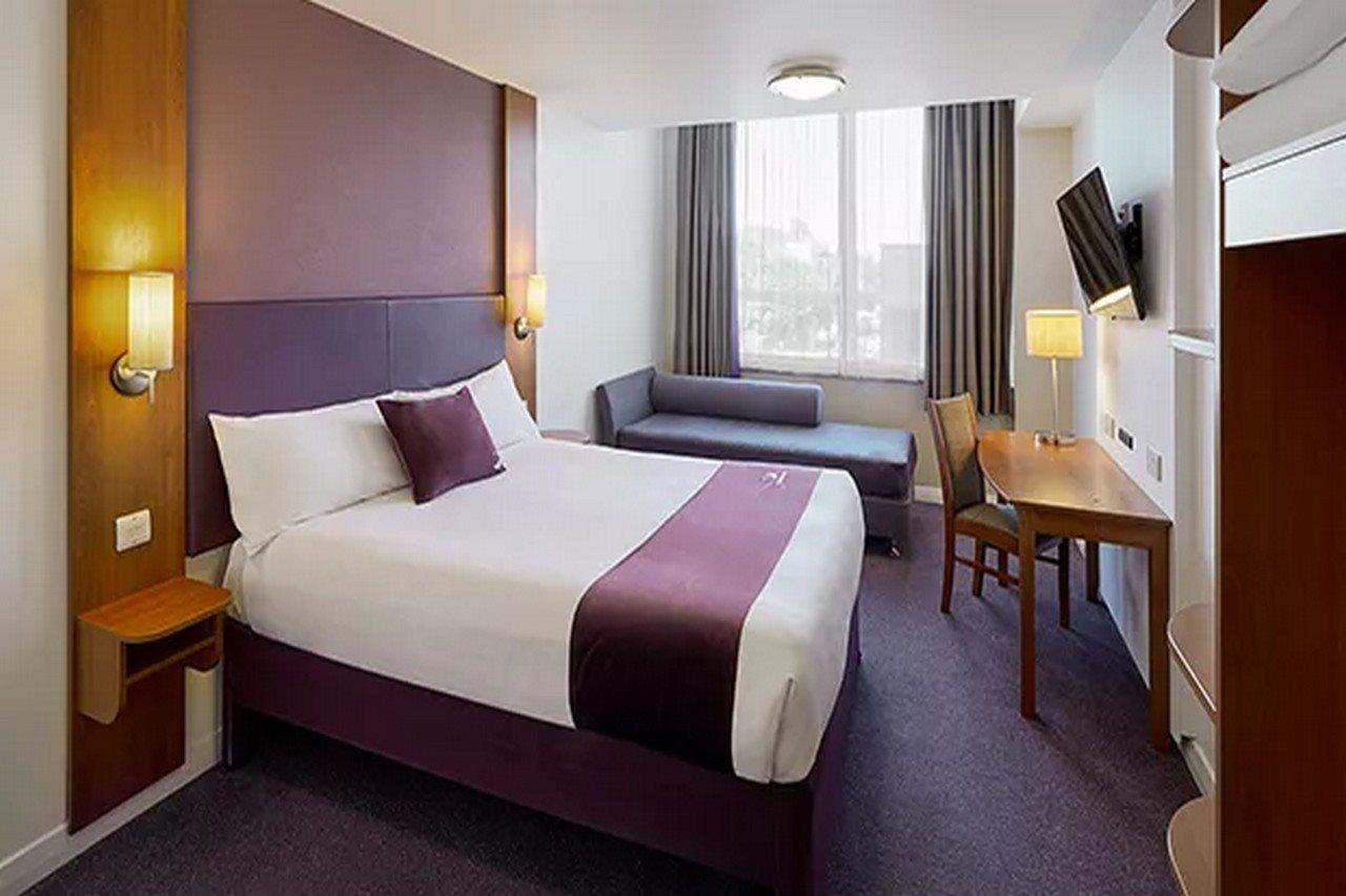 Premier Inn Wolverhampton City Centre Экстерьер фото