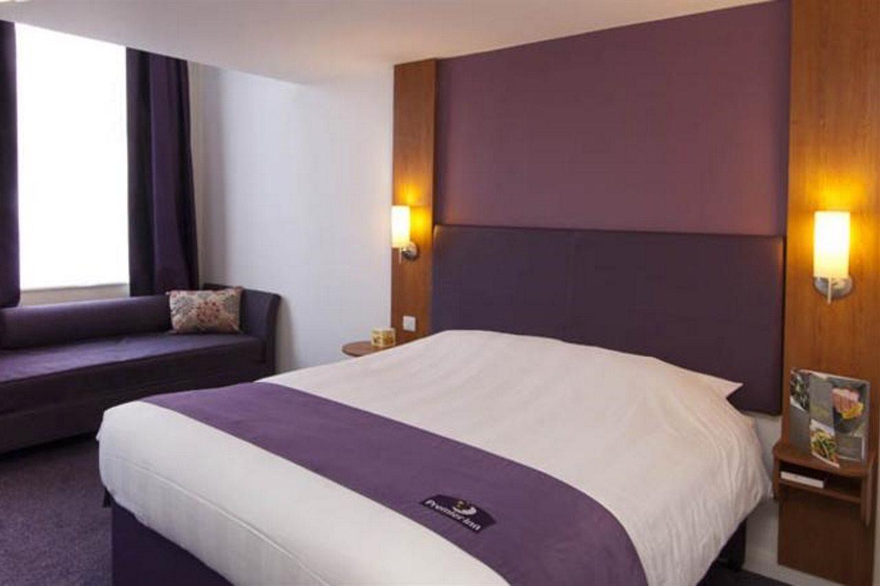 Premier Inn Wolverhampton City Centre Экстерьер фото