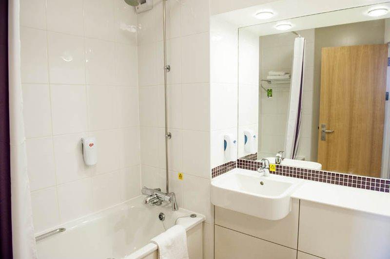 Premier Inn Wolverhampton City Centre Экстерьер фото