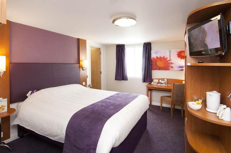 Premier Inn Wolverhampton City Centre Экстерьер фото