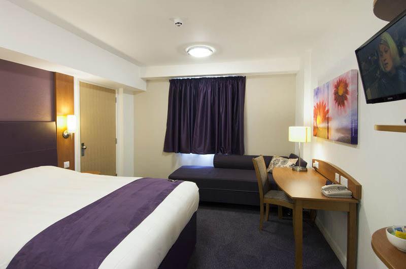Premier Inn Wolverhampton City Centre Экстерьер фото